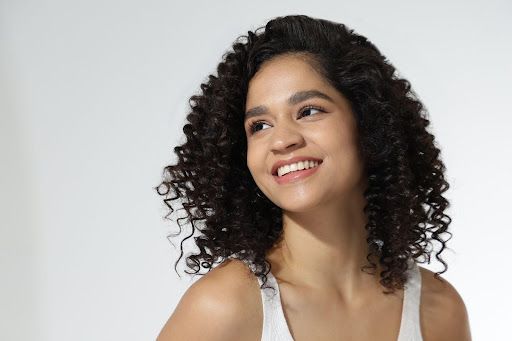 Curly Hair Moisturizing Shampoo Enhances Curls